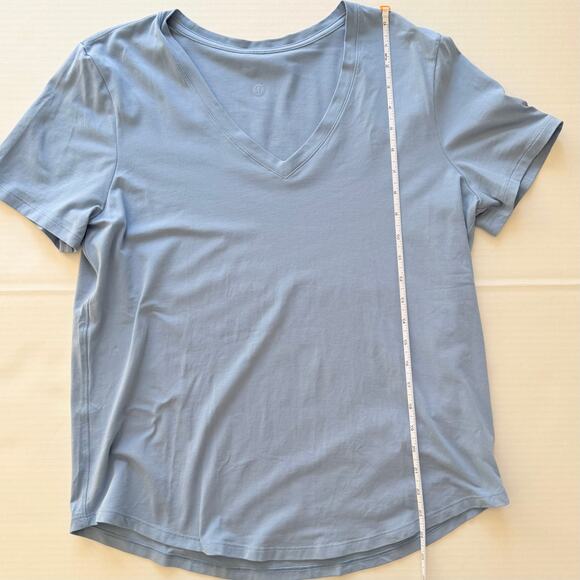 lululemon Love V-Neck T-Shirt Women’s Size 10 Soft Short Sleeve Classic Tee - Picture 5 of 8